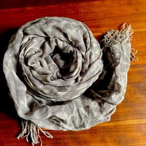 Chan Luu grey silk/cashmere scarf